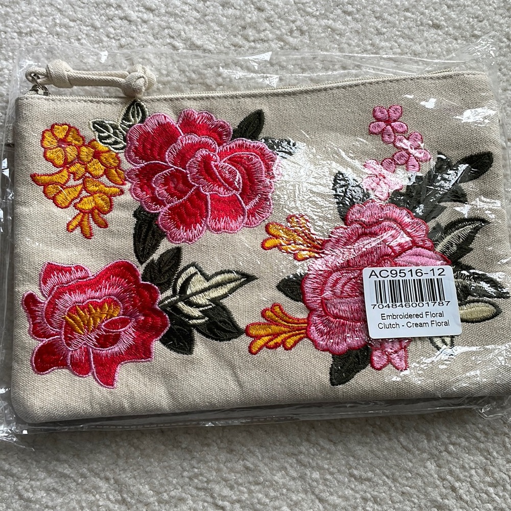 NEW Grace & Lace Women’s Floral Embroidered Clutch